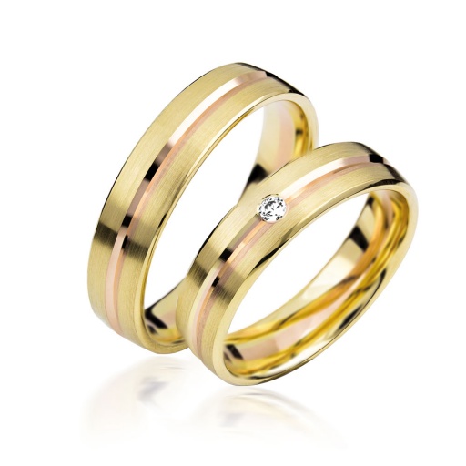 Deze prachtige gouden trouwringen zijn verkrijgbaar in verschillende goudgehaltes, waaronder 8, 9,14 en 18 karaats goud.
Ook zijn deze ringen te bestellen in Zilver en Platina.
Deze ringen zijn tevens leverbaar in:
Geel goud
Rosé goud 
Wit goud 

(Al onze diamanten sieraden worden gecertificeerd geleverd)