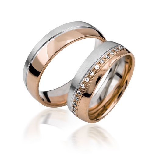 Deze prachtige gouden trouwringen zijn verkrijgbaar in verschillende goudgehaltes, waaronder 8, 9,14 en 18 karaats goud.
Ook zijn deze ringen te bestellen in Zilver en Platina.
Deze ringen zijn tevens leverbaar in:
Geel goud
Rosé goud 
Wit goud 

(Al onze diamanten sieraden worden gecertificeerd geleverd)
