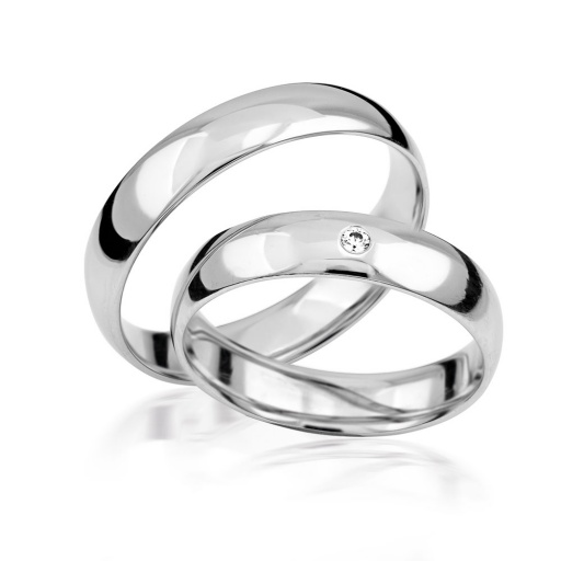 Deze prachtige gouden trouwringen zijn verkrijgbaar in verschillende goudgehaltes, waaronder 8, 9,14 en 18 karaats goud.
Ook zijn deze ringen te bestellen in Zilver en Platina.
Deze ringen zijn tevens leverbaar in:
Geel goud
Rosé goud 
Wit goud 

(Al onze diamanten sieraden worden gecertificeerd geleverd)