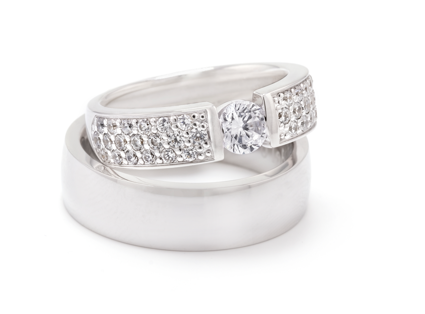 14 Karaat witgouden ring uit de Aller Spanninga MY EXCLUSIVE collectie model Glorius Devotion. De ring is voorzien van in totaal 1.14 caraat briljant G/VS1. Een centrum steen van 0.50 caraat en totaal 0.64 caraat zijstenen. Wij tonen u de ring in zijn volle glorie waarna we, met de grootste zorg, uw ringmaat bepalen. Daarna wordt de productie van uw ring opgestart en wordt er eerst een pas mal geproduceerd. Na goedkeuring gaat de pas mal terug maar de productie en wordt de ring speciaal voor u geproduceerd. U heeft hierbij de keuze voor een geheel geelgouden ring, een geheel witgouden ring of een uitvoering in bicolor een geel- met witgouden combinatie.