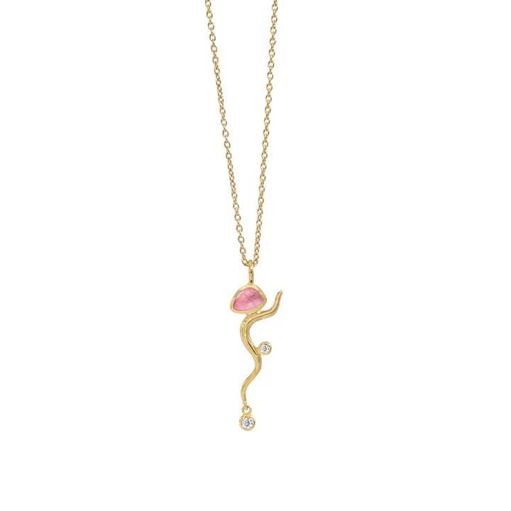 Deze geel goud vergulde ketting kan op 42 cm en 45 cm gedragen worden. De hanger bevat een prachtige 7 x 4,5 mm peervormige roze topaas, een 2,5 mm zirkonia en een 2 mm zirkonia.