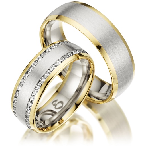 Deze prachtige gouden trouwringen zijn verkrijgbaar in verschillende goudgehaltes, waaronder 8, 9,14 en 18 karaats goud.
Ook zijn deze ringen te bestellen in Zilver en Platina.
Deze ringen zijn tevens leverbaar in:
Geel goud
Rosé goud 
Wit goud 

(Al onze diamanten sieraden worden gecertificeerd geleverd)