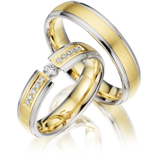 Deze prachtige gouden trouwringen zijn verkrijgbaar in verschillende goudgehaltes, waaronder 8, 9,14 en 18 karaats goud.
Ook zijn deze ringen te bestellen in Zilver en Platina.
Deze ringen zijn tevens leverbaar in:
Geel goud
Rosé goud 
Wit goud 

(Al onze diamanten sieraden worden gecertificeerd geleverd)