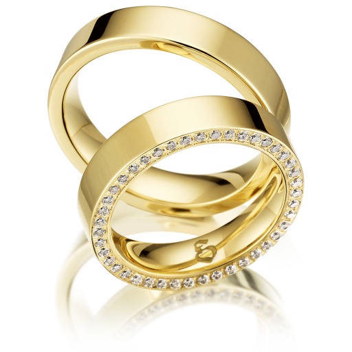 Deze prachtige gouden trouwringen zijn verkrijgbaar in verschillende goudgehaltes, waaronder 8, 9,14 en 18 karaats goud.
Ook zijn deze ringen te bestellen in Zilver en Platina.
Deze ringen zijn tevens leverbaar in:
Geel goud
Rosé goud 
Wit goud 

(Al onze diamanten sieraden worden gecertificeerd geleverd)