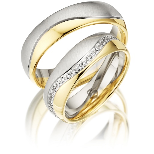 Deze prachtige gouden trouwringen zijn verkrijgbaar in verschillende goudgehaltes, waaronder 8, 9,14 en 18 karaats goud.
Ook zijn deze ringen te bestellen in Zilver en Platina.
Deze ringen zijn tevens leverbaar in:
Geel goud
Rosé goud 
Wit goud 

(Al onze diamanten sieraden worden gecertificeerd geleverd)