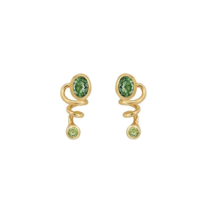 Deze geel goud vergulde oorknoppen hebben elk een 4 x 3 mm groene kwarts en een 2 mm ronde peridoot.