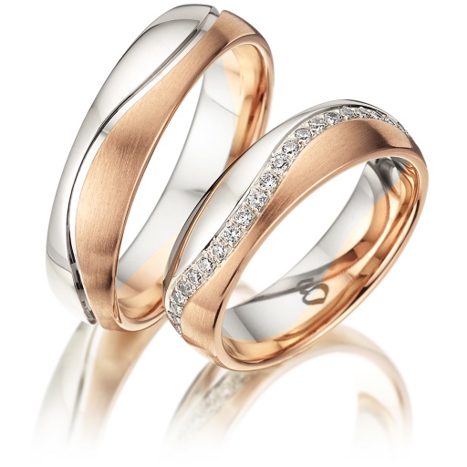 Deze prachtige gouden trouwringen zijn verkrijgbaar in verschillende goudgehaltes, waaronder 8, 9,14 en 18 karaats goud.
Ook zijn deze ringen te bestellen in Zilver en Platina.
Deze ringen zijn tevens leverbaar in:
Geel goud
Rosé goud 
Wit goud 

(Al onze diamanten sieraden worden gecertificeerd geleverd)