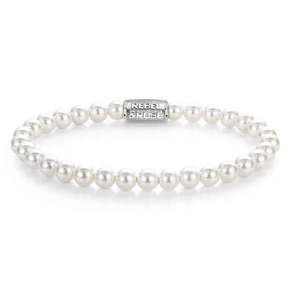 Armband gemaakt van 6mm parels (shell pearls). Shell pearls bestaan uit het parelmoer van de binnenkant van de oester. De zilverkleurige sluiting is gemaakt van edelstaal.