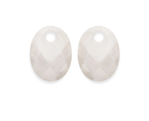 De Medium Oval oorbellen zijn gemaakt van echte Mother of Pearl edelstenen in een prachtige ovale vorm. Onze edelstenen worden met de hand vervaardigd en daarom is elke set oorbel edelstenen uniek, hoe leuk is dat? De Sparkling oorbel edelstenen zijn te Mix & Matchen met alle Sparkling Creolen en Oorstekers.