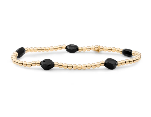 De Onyx Cushion Cut armband is een geweldige aanvulling op jouw armbanden- en sieradencollectie. Al helemaal samen met de nieuwe Cushion Cut Amulets voor aan je ketting of de Cushion Cut oorbel edelstenen!
