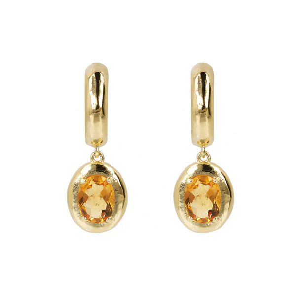 Etrusca pendant earrings mounted on a Golden base, 18kt yellow gold plated, with worked surface and round pendant on which an oval-cut natural stone (8x6 mm) is positioned; stud and butterfly closure.