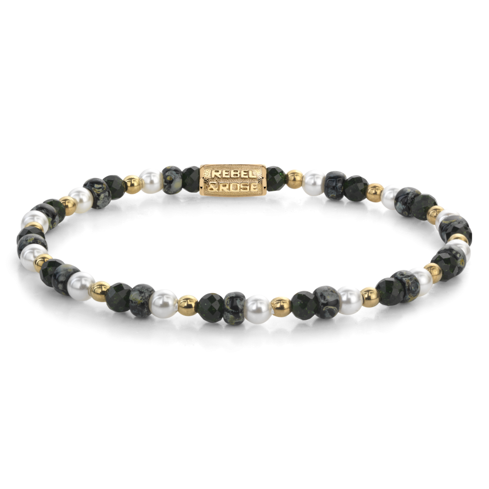Armband van het merk Rebel & Rose. De armband heeft een hoogwaardige elastische stretch koord, met 4mm van Natural Green Sandstone, Shell Pearl, Glass Rocailles, RVS 18kt ion-gold plated.