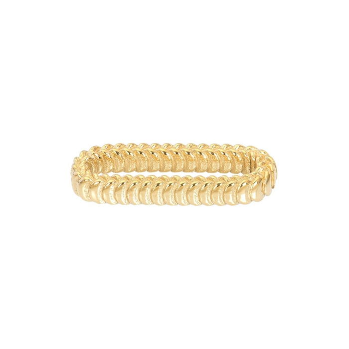 De Braided schakel van iXXXi Connect is gemaakt van stainless steel en is voorzien van een goudkleurige plating. Deze schakel bestaat uit een grof gevlochten design en is één van de sieraad onderdelen uit de iXXXi Connect collectie waarmee je je eigen sieraad kunt samenstellen. De schakel voegt een lengte van 1,4cm toe aan je sieraad. Verbind de Braided met een verbindschakel naar keuze en geef je sieraad verder vorm met verschillende schakels en kettingen uit de collectie. De Braided schakel is ook verkrijgbaar in de platingkleuren: rosé goud en zilver.

Gemaakt van duurzaam stainless steel.
Creeer je eigen stijl met iXXXi Connect
Nikkel vrij
Verkleurt niet en geeft niet af op de huid.
Eindeloos wisselen & combineren