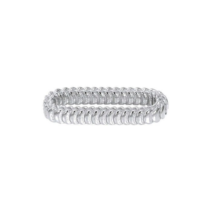 De Braided schakel van iXXXi Connect is gemaakt van stainless steel. Deze schakel bestaat uit een grof gevlochten design en is één van de sieraad onderdelen uit de iXXXi Connect collectie waarmee je je eigen sieraad kunt samenstellen. De schakel voegt een lengte van 1,4cm toe aan je sieraad. Verbind de Braided met een verbindschakel naar keuze en geef je sieraad verder vorm met verschillende schakels en kettingen uit de collectie. De Braided schakel is ook verkrijgbaar in de platingkleuren: goud en rosé goud.

Gemaakt van duurzaam stainless steel.
Creeer je eigen stijl met iXXXi Connect
Nikkel vrij
Verkleurt niet en geeft niet af op de huid.
Eindeloos wisselen & combineren