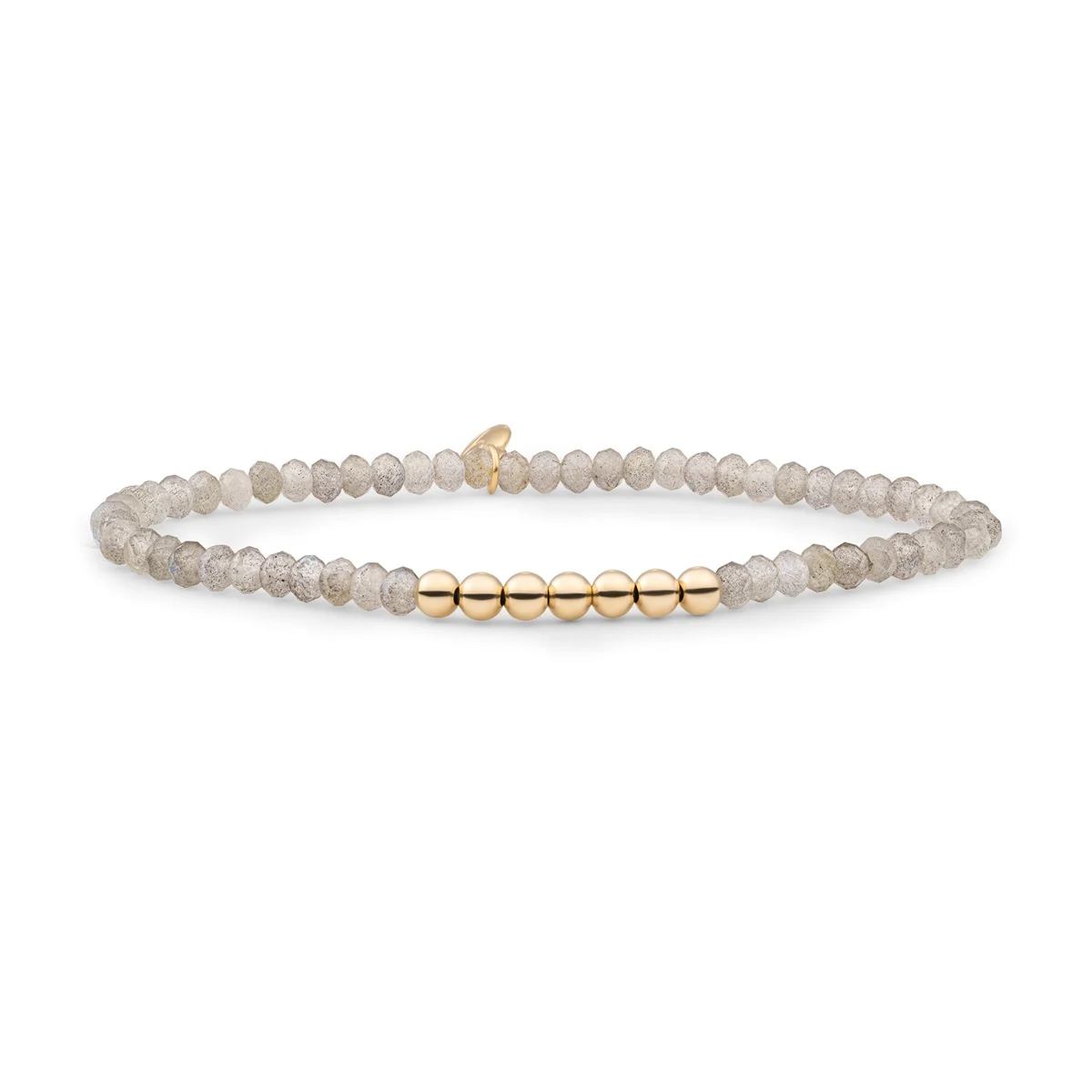 De SPARKLING JEWELS ARMBAND  is een prachtige armband gemaakt van zilver met een goudkleurige afwerking. Perfect te combineren met zowel casual als formele outfits. Draag hem solo voor een elegante look of combineer met andere armbanden voor een trendy, gelaagd effect. Een veelzijdige must-have voor elke sieradencollectie.