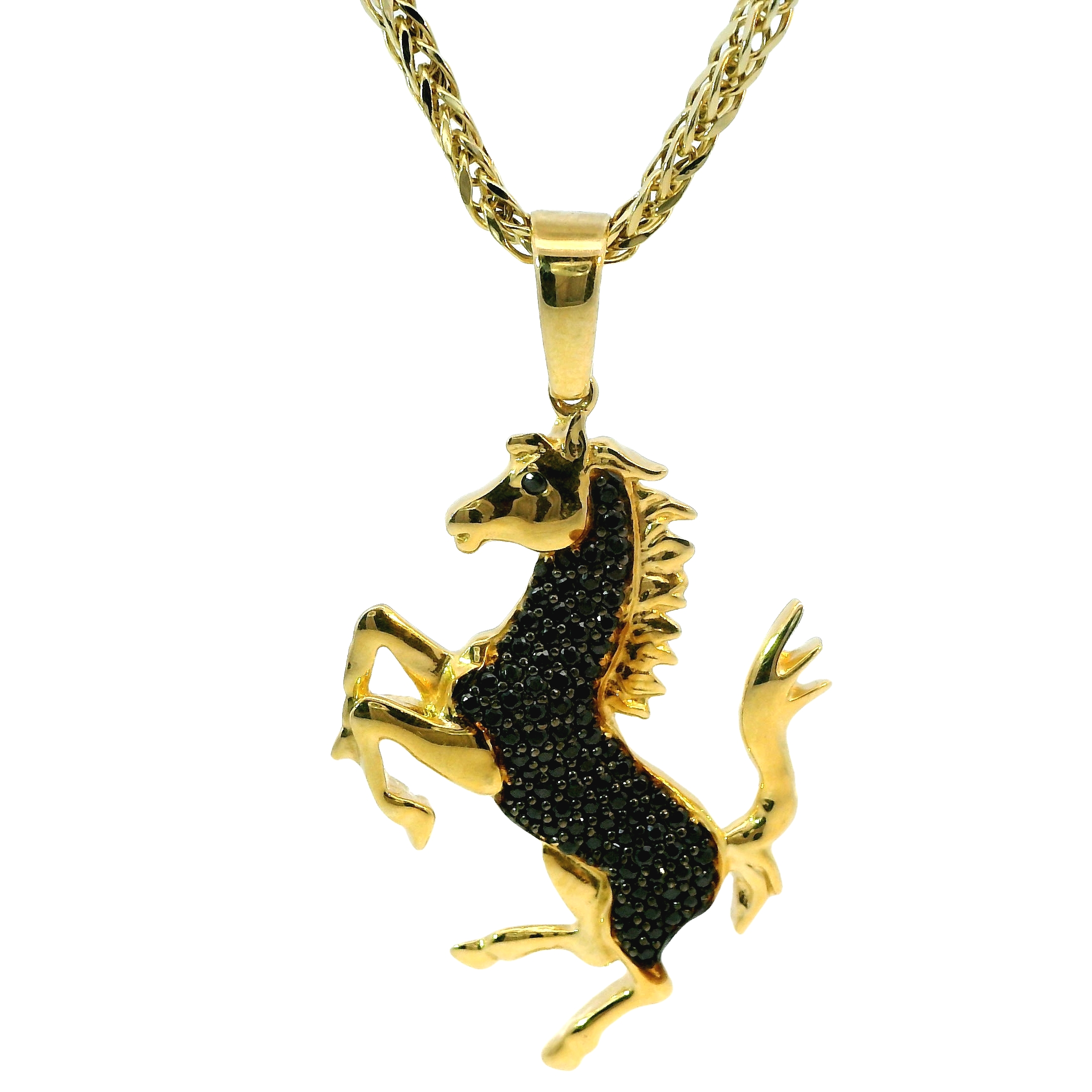 Deze hanger van Louis Bros is vervaardigd uit 14 karaat geelgoud met zirkonia (3.21 gr.).
Deze elegante hanger, vormgegeven als een paard, straalt kracht en gratie uit. Ingelegd met schitterende zwarte zirkonia's, geeft het sieraad een mystieke en verfijnde uitstraling. Het contrast tussen het warme geelgoud en de donkere stenen zorgt voor een opvallend en luxe ontwerp. Een prachtig accessoire voor liefhebbers van paarden en degenen die een uniek, stijlvol statement willen maken.