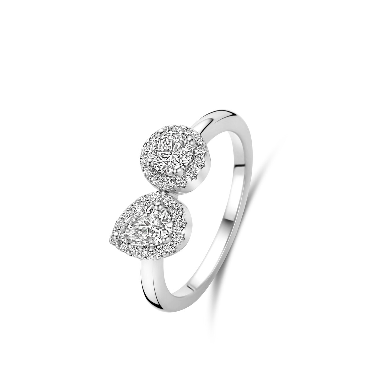 Zilveren ring gezet met zirconium
