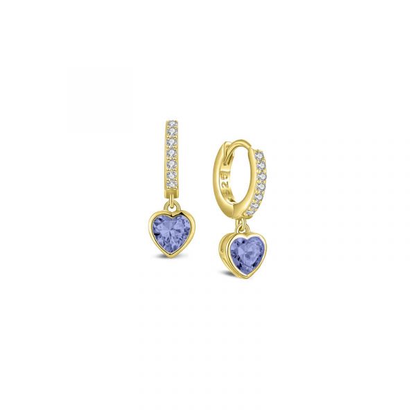 Deze prachtige MY iMenso Creoli creool "Hart blauw CZ 18mm" is gemaakt van 925 zilver en verguld met 1 Micron goud. De creool is bezet met schitterende blauwe CZ steentjes in de vorm van een hart. Draag deze creool voor een sprankelende en elegante look. Combineer het met andere MY iMenso sieraden voor een complete en stijlvolle uitstraling.