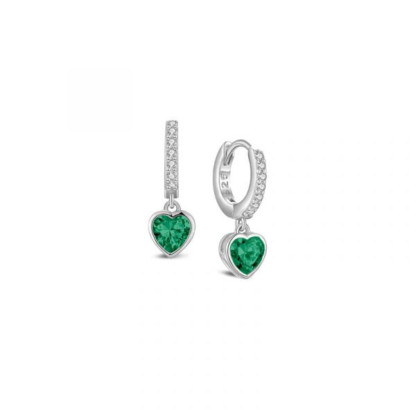 Deze prachtige MY iMenso Creoli creol "Heart green CZ 18mm" (925/rhod-plated) 1201340 is voorzien van een groene CZ steen in de vorm van een hart. De creol is gemaakt van 925 sterling zilver en is verguld met rhodium. Draag deze creol solo voor een subtiele touch of combineer hem met andere sieraden voor een elegante look. Perfect voor elke gelegenheid!