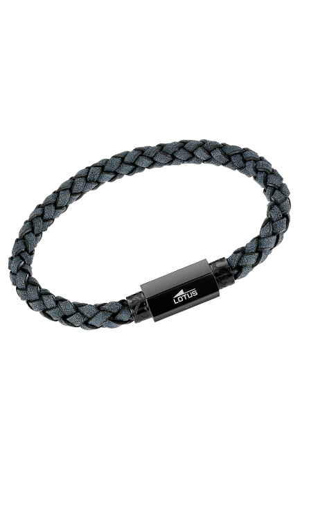 Deze Lotus Style armband voor heren heeft een stoere en moderne uitstraling dankzij het zwarte leer en stalen elementen. De armband is perfect om te combineren met een casual of trendy outfit. Draag hem om je pols als een statement piece of mix en match met andere armbanden voor een edgy look. Een must-have accessoire voor de moderne man.