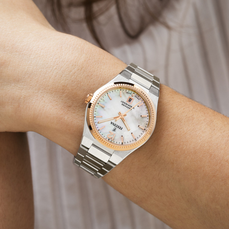 Ontdek uitmuntendheid en precisie in elk detail met het Festina Rivé Swiss Made horloge. Dit onderscheidende model belichaamt de essentie van de Zwitserse horlogetraditie door zijn uiterst nauwkeurige bewegingen. Uitgerust met automatische kalibers die zijn ontworpen en vervaardigd in Zwitserland, garandeert dit horloge niet alleen efficiëntie en betrouwbaarheid, maar ook ongeëvenaarde exclusiviteit.
