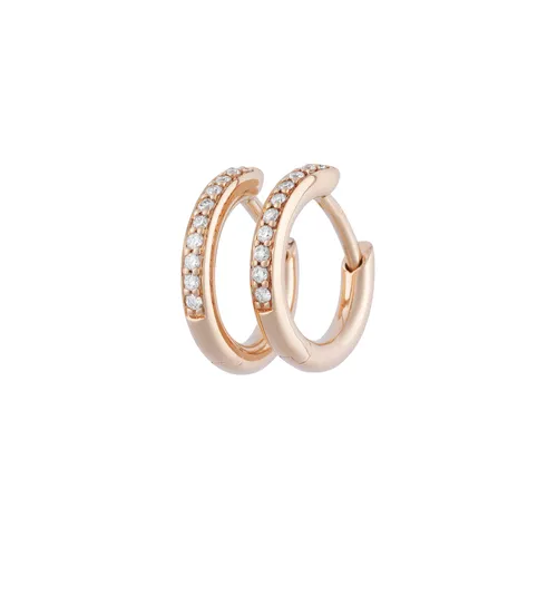 Deze 18 krt rosé gouden oorringen Bron model Lux 13mm  zijn de basis voor talloze combinatiemogelijkheden met losse aanhangers. Bezet met witte diamantjes voor een extra luxe uitstraling.