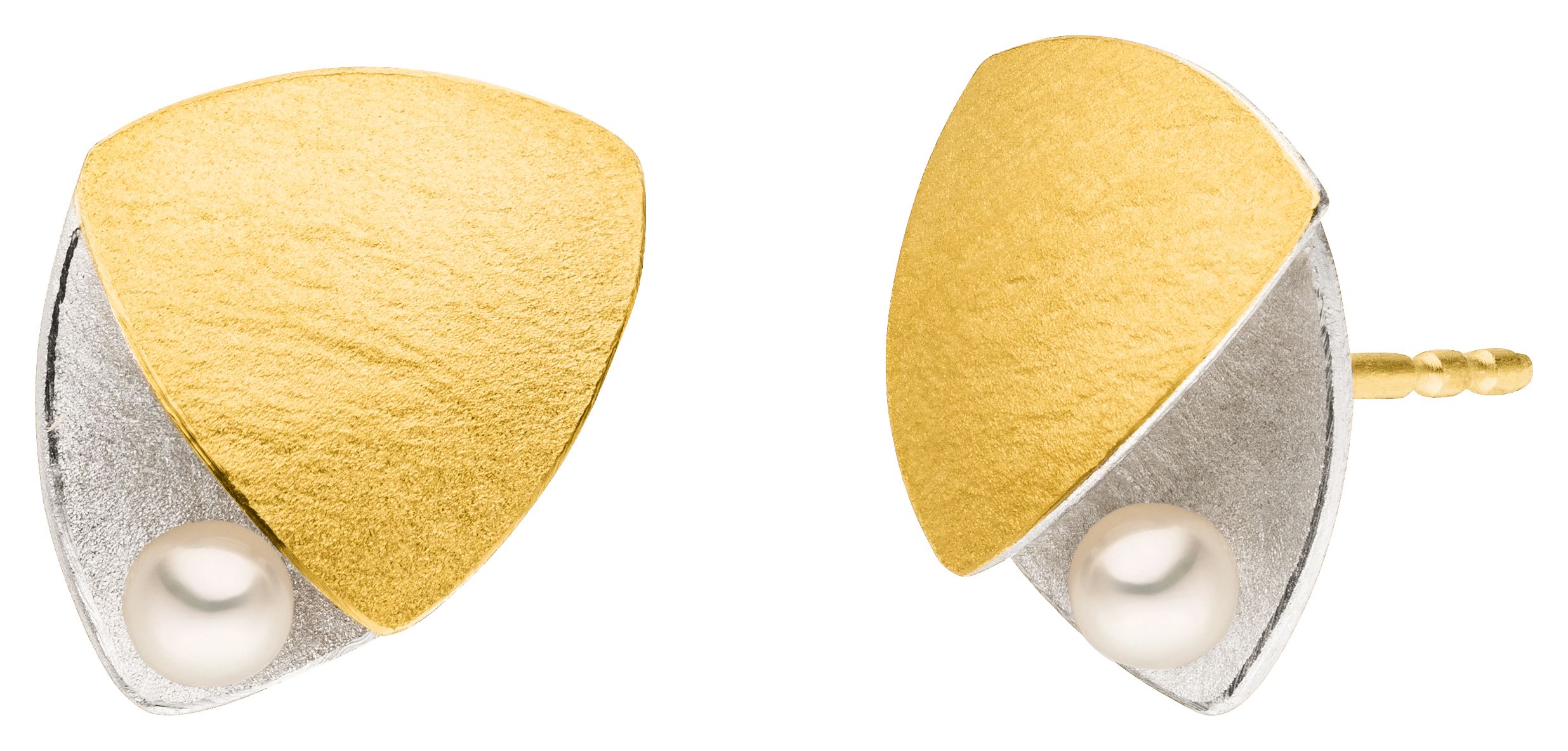 MANU Schmuck is een sieradenmerk van Duitse afkomst en zij ontwerpen hun sieraden in zilver en 22 karaat goud. De warme kleur van het 22 karaat goud geeft de sieraden extra cachet en een exclusieve afwerking mee.