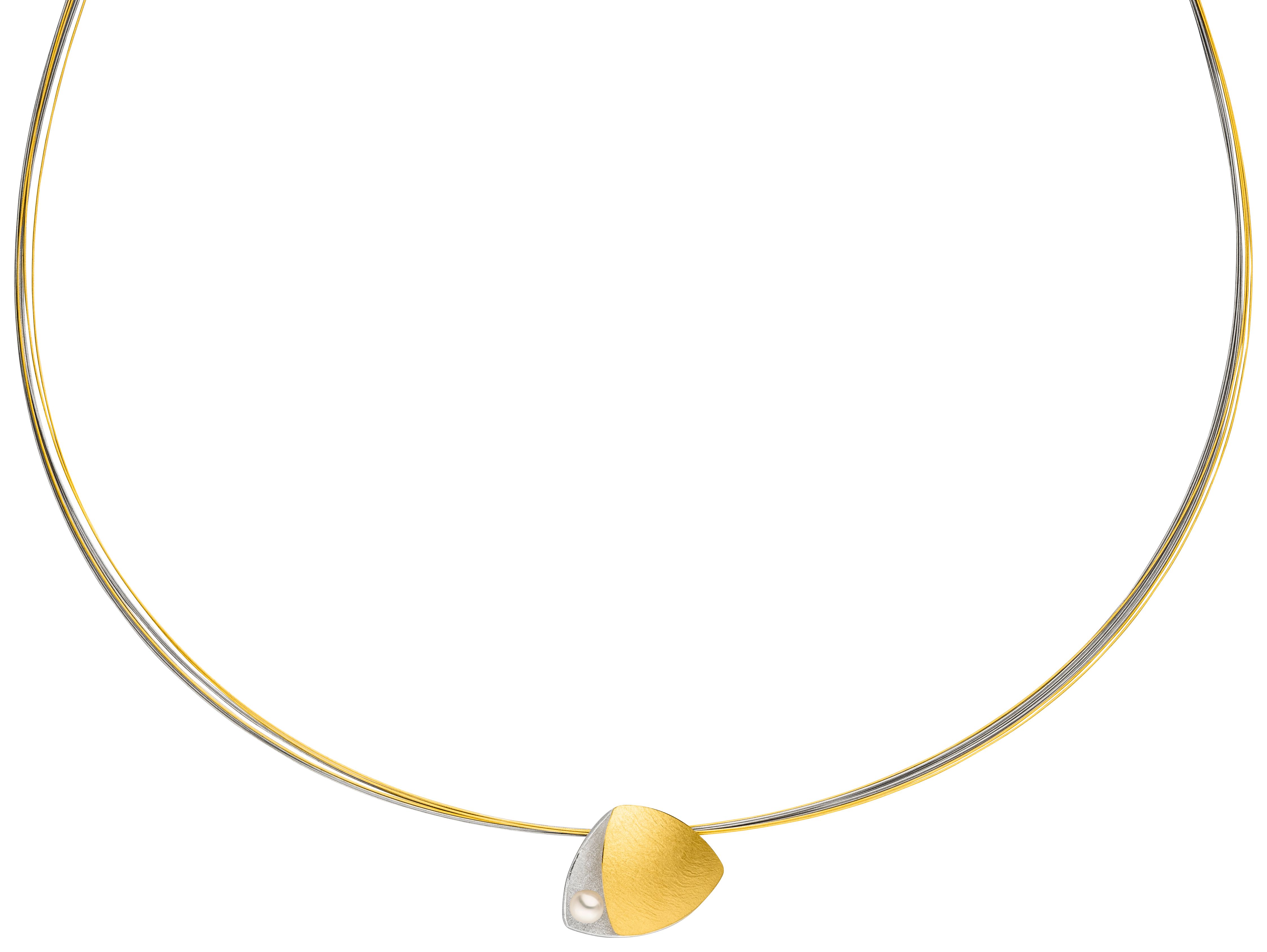 MANU Schmuck is een sieradenmerk van Duitse afkomst en zij ontwerpen hun sieraden in zilver en 22 karaat goud. De warme kleur van het 22 karaat goud geeft de sieraden extra cachet en een exclusieve afwerking mee.