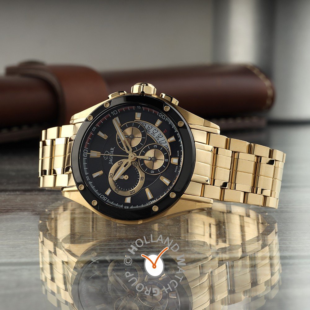 Dit product, modelnummer J1036/1, is een horloge met de volgende kenmerken: het is een polshorloge met datumaanduiding, een kast van roestvrij staal en een goudkleurige band. Met een grootte van 45 is het stijlvol en functioneel. Draag het bij formele of zakelijke gelegenheden voor een elegante uitstraling.