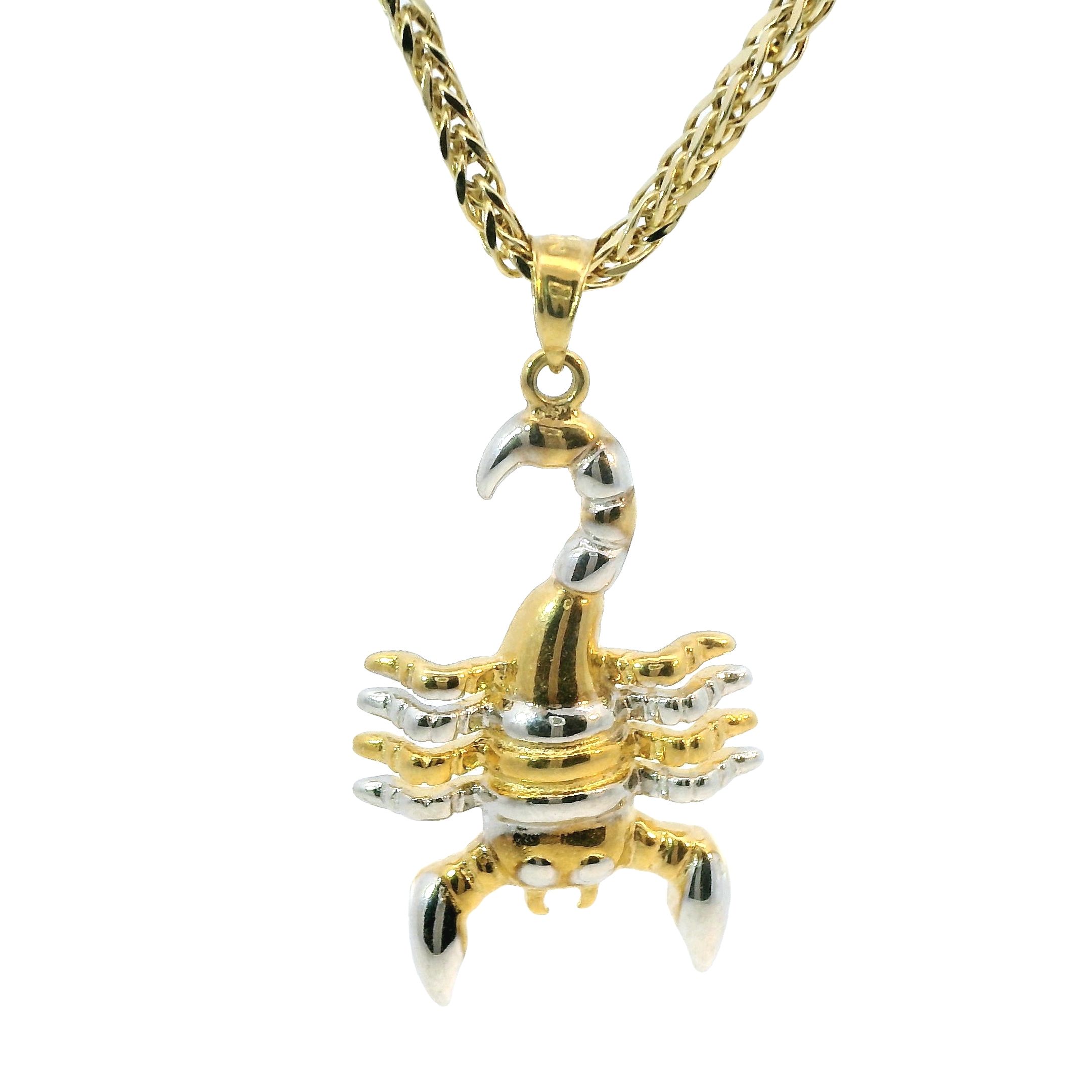 Deze hanger van Louis Bros is vervaardigd uit 14 karaat bicolor (2.70 gr.).
Deze hanger in de vorm van een schorpioen combineert stijlvol geel en wit goud voor een prachtig contrast. Het gedetailleerde ontwerp van de schorpioen symboliseert kracht, bescherming en transformatie, en maakt dit sieraad een krachtig statement. De subtiele wisselwerking tussen de twee goudtinten geeft de hanger een elegante en tijdloze uitstraling. Perfect voor liefhebbers van unieke en betekenisvolle sieraden, is deze hanger een opvallend stuk dat zowel karakter als verfijning uitstraalt.