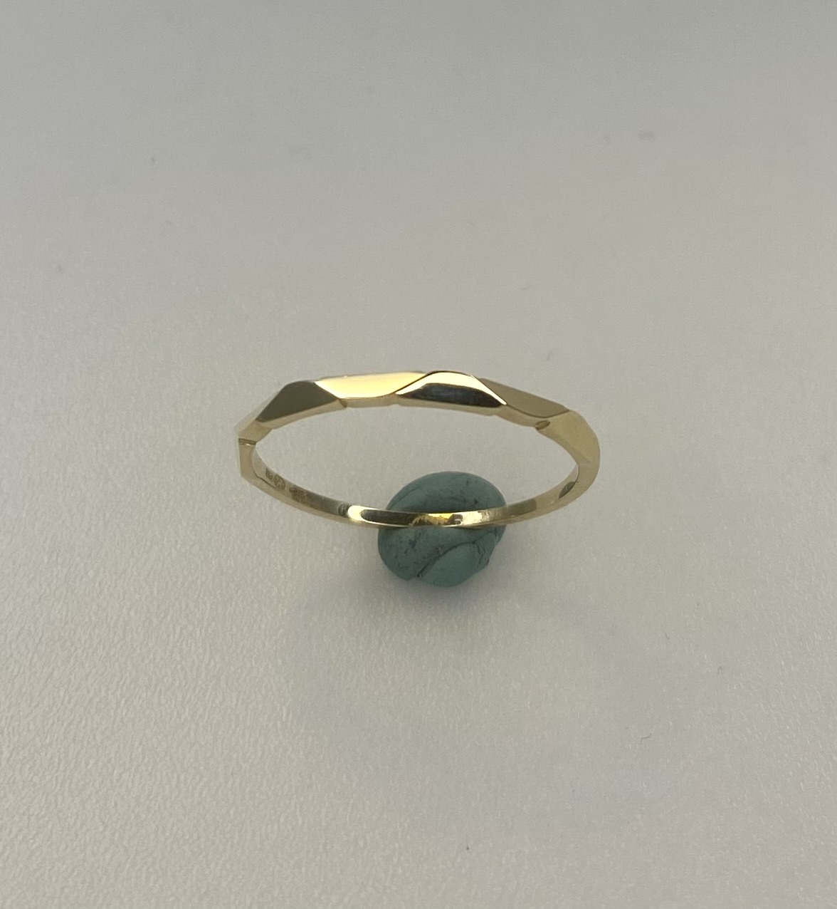 Gouden ring fijn 
Ook naast een andere ring te dragen