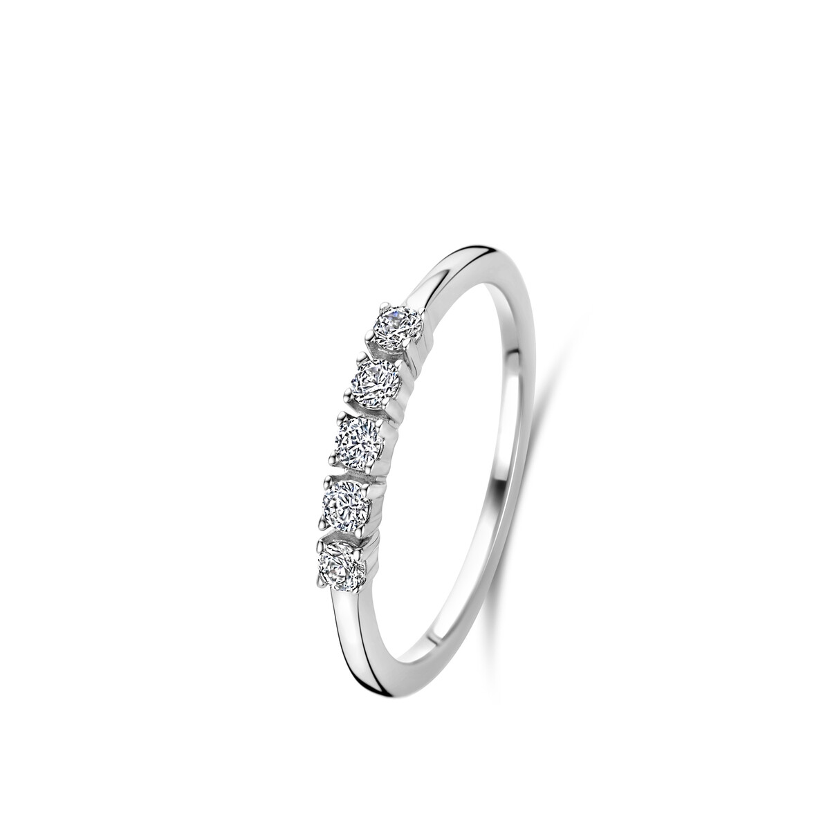 Zilveren ring gezet met zirconium