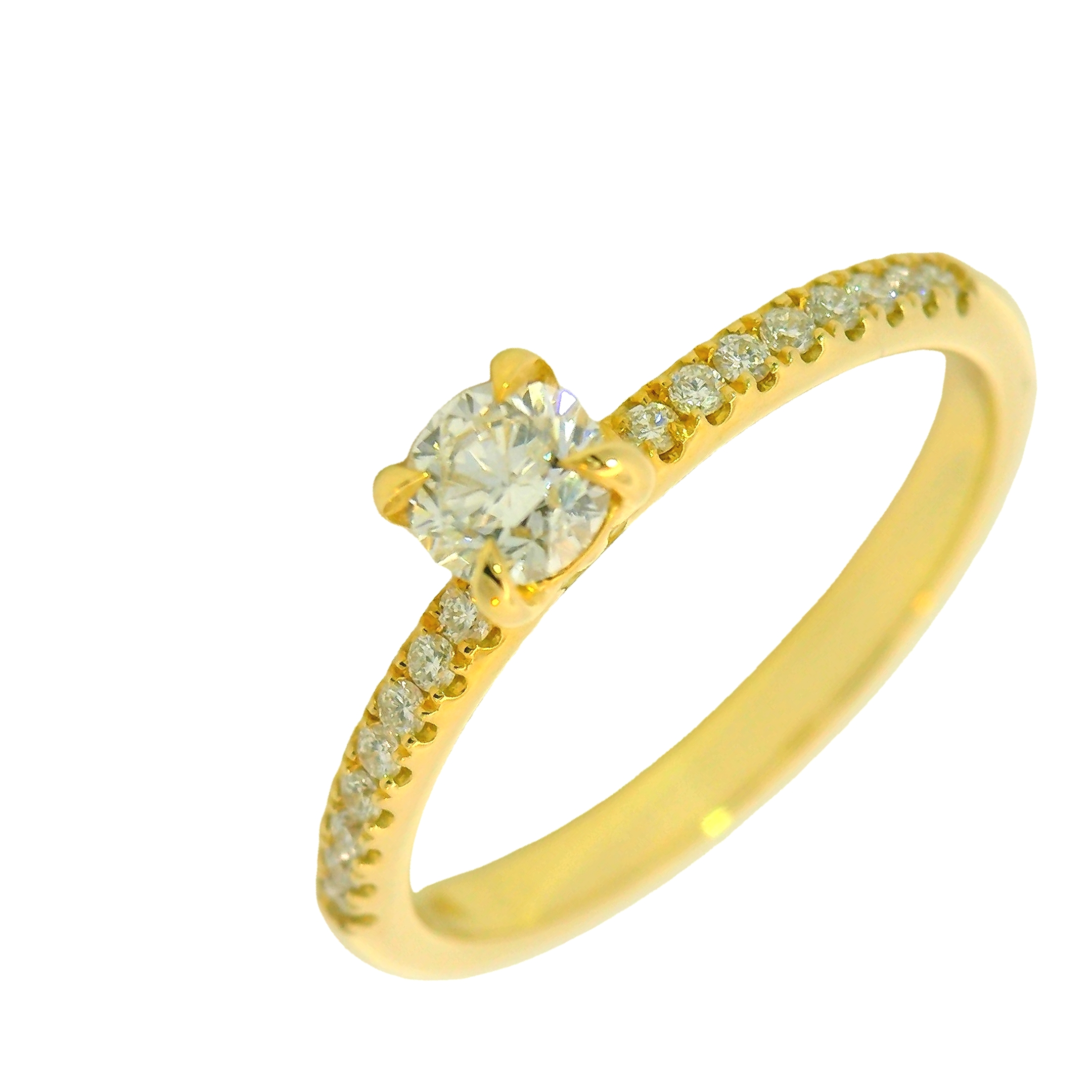 Deze ring van Louis Bros is vervaardigd uit 14 karaat geelgoud (2.59 gr.) en is gezet met 17 briljant geslepen diamanten met een totaalgewicht van 0.25ct. De ring heeft een diameter van 4 mm, minimale breedte van 2 mm. en een hoogte van 4.5 mm. Deze ring heeft een modern en design-achtig ontwerp. Het geelgoud geeft de ring een warme en luxe uitstraling, terwijl het steentje in het midden het stralende middelpunt vormt. De steentjes aan de zij kanten voegen een extra sprankeling en dynamiek toe aan de ring. Met zijn moderne en design elementen is deze solitair ring perfect voor diegenen die houden van een eigentijds en stijlvol sieraad. Het zal zeker de aandacht trekken en je vinger laten stralen! 
De ring is verkrijgbaar in meerdere afmetingen.