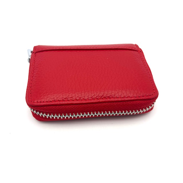 Mooi mapje om kaartjes in op te bergen. De RFID beschermt de chip tegen skimmen.
Ruimte op 11 pasjes in op te bergen.

Afmetingen:
Hoogte 8cm x breed 10.5cm x diep 2.2cm