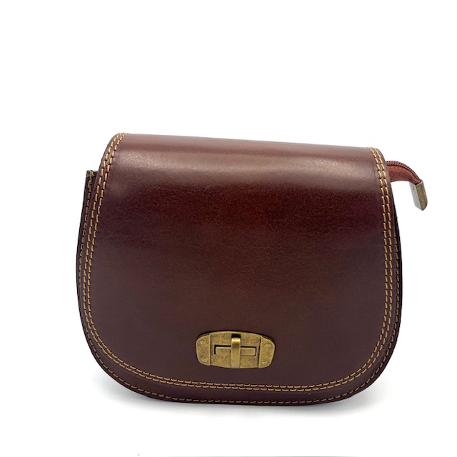 Deze prachtige crossbody tas van Own Label is uitgevoerd in de kleur Moro en is een absolute must-have voor iedere fashionista. De tas is voorzien van een handige klepsluiting en heeft een ruim binnenvak om al je essentials in op te bergen. De beste manier om deze tas te dragen is schuin over je lichaam, zodat je altijd je handen vrij hebt. Stijlvol en praktisch tegelijk!

Deze prachtige crossbody tas van Own Label is uitgevoerd in de kleur Moro en is een absolute must-have voor iedere fashionista. De tas is voorzien van een handige klepsluiting en heeft een ruim binnenvak om al je essentials in op te bergen. De beste manier om deze tas te dragen is schuin over je lichaam, zodat je altijd je handen vrij hebt. Stijlvol en praktisch tegelijk!
Afmetingen:
Hoogte 15cm x breed 19cm x diep 6cm