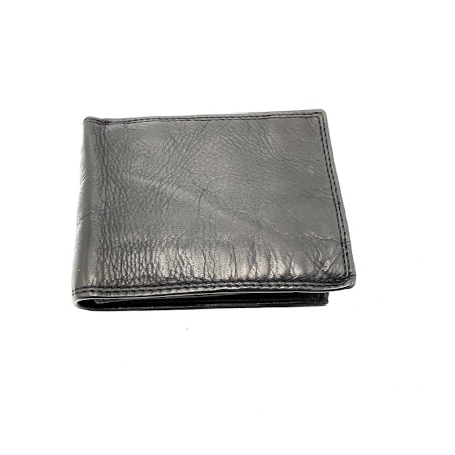 Deze  Own Label billfold 8cc Marrone LU1637 heeft een klassiek design met ruimte voor 8 pasjes. Gemaakt van hoogwaardig leer in een warme bruine kleur. De perfecte manier om georganiseerd te blijven en stijlvol voor de dag te komen. Draag deze billfold in je broekzak of tas voor een tijdloze uitstraling. Met dit accessoire maak je elke outfit compleet.
Afmetingen:
Hoogte 13cm x breed 9.5c x diep 5cm