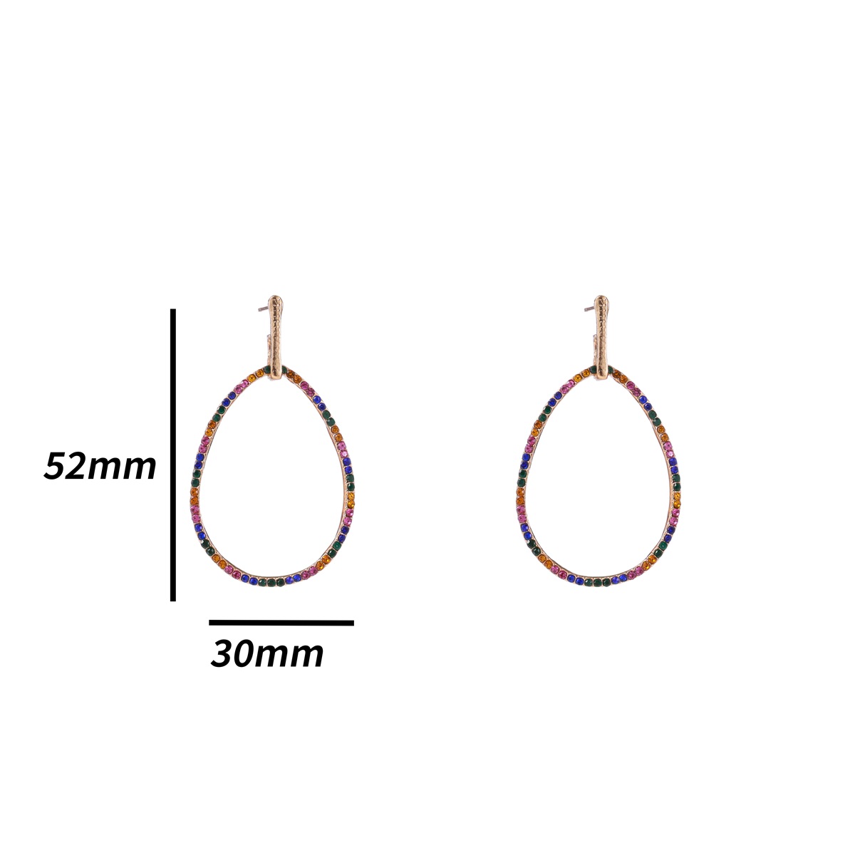 Deze prachtige Day & Eve oorhanger is gemaakt van fijne stenen en heeft een 14K vergulde afwerking met een regenboogkleurige glans. De oorhanger heeft een elegante uitstraling en voegt een vleugje glamour toe aan elke outfit. Het beste is om deze oorhanger te dragen bij speciale gelegenheden of naar een feestje voor een verbluffende look. Verwen jezelf met deze schitterende accessoire!