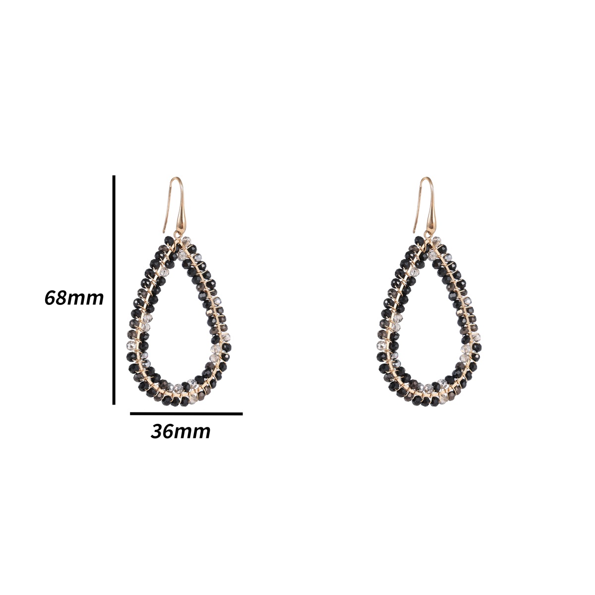 Deze prachtige Day & Eve oorhangers zijn voorzien van schitterende kralen in zwart en zijn verguld met 14K goud. De oorbellen zijn perfect voor zowel overdag als 's avonds en voegen een vleugje glamour toe aan elke outfit. Draag ze met je favoriete jurk voor een elegante look of met een casual outfit voor wat extra flair. Maak je outfit compleet met deze stijlvolle oorhangers!