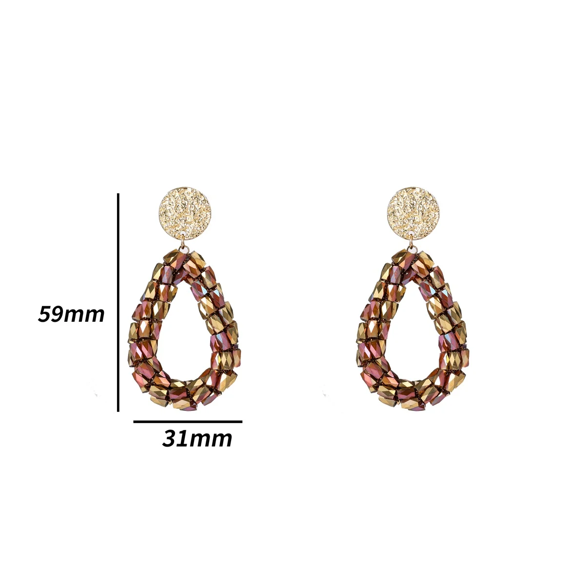 Deze prachtige dag en avond oorhangers zijn voorzien van lange kralen met een 14K vergulde afwerking en een warme kaneelkleur. De oorbellen hebben een elegante en stijlvolle uitstraling die perfect zijn voor elke gelegenheid. Draag ze met je favoriete outfit voor een vleugje luxe en glamour. Deze oorbellen zijn een absolute must-have voor je sieradencollectie!