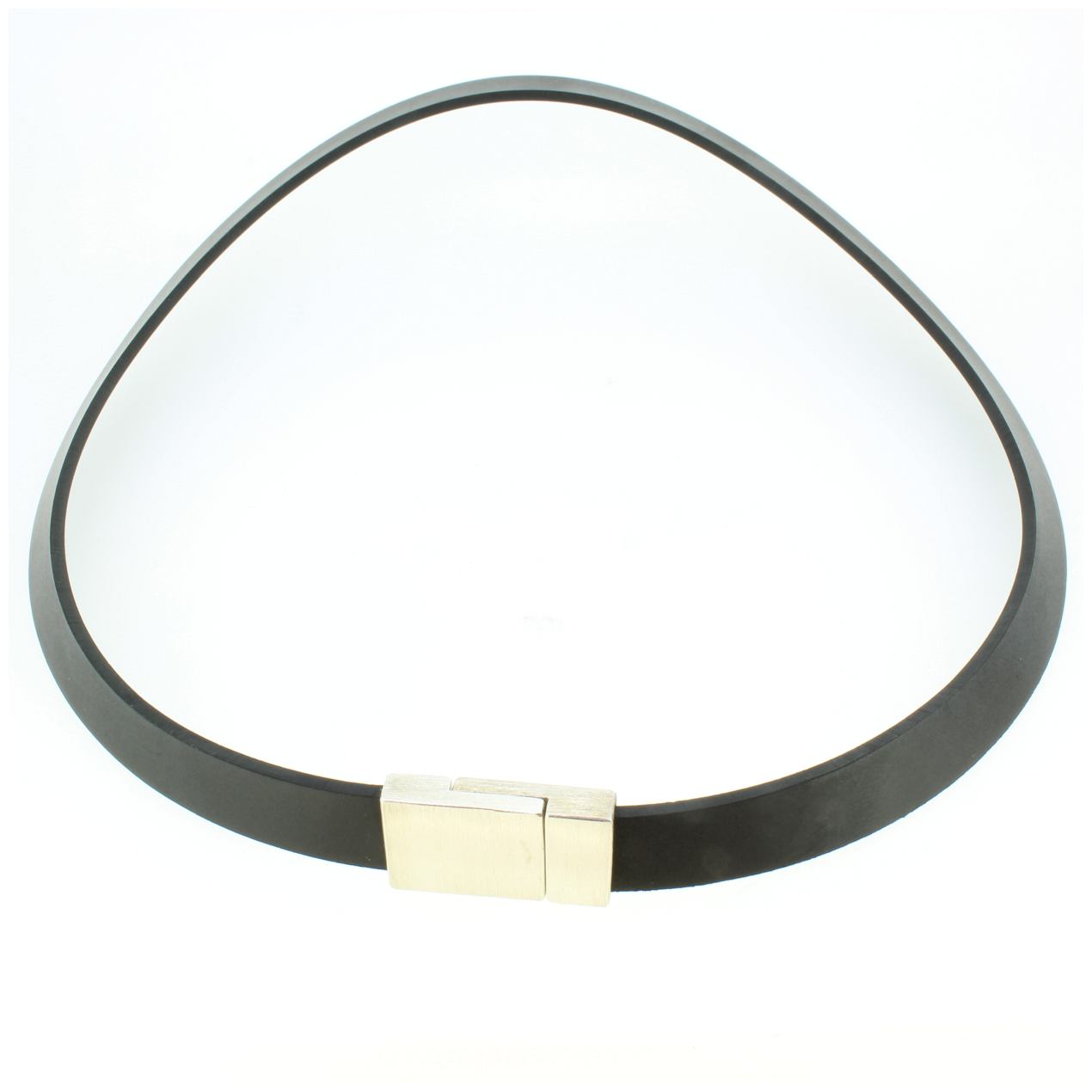 Dieser Collier ist aus 925er Silber gefertigt und besticht durch sein schlichtes Design. Er verleiht Ihrem Look einen eleganten Touch und passt zu jeder Gelegenheit. Das beste ist, dass er vielseitig tragbar ist: solo als Statement oder in Kombination mit anderen Schmuckstücken. Tragen Sie diesen Collier zu jedem Outfit für einen stilvollen Auftritt. Ein Must-Have Schmuckstück für jede Frau!