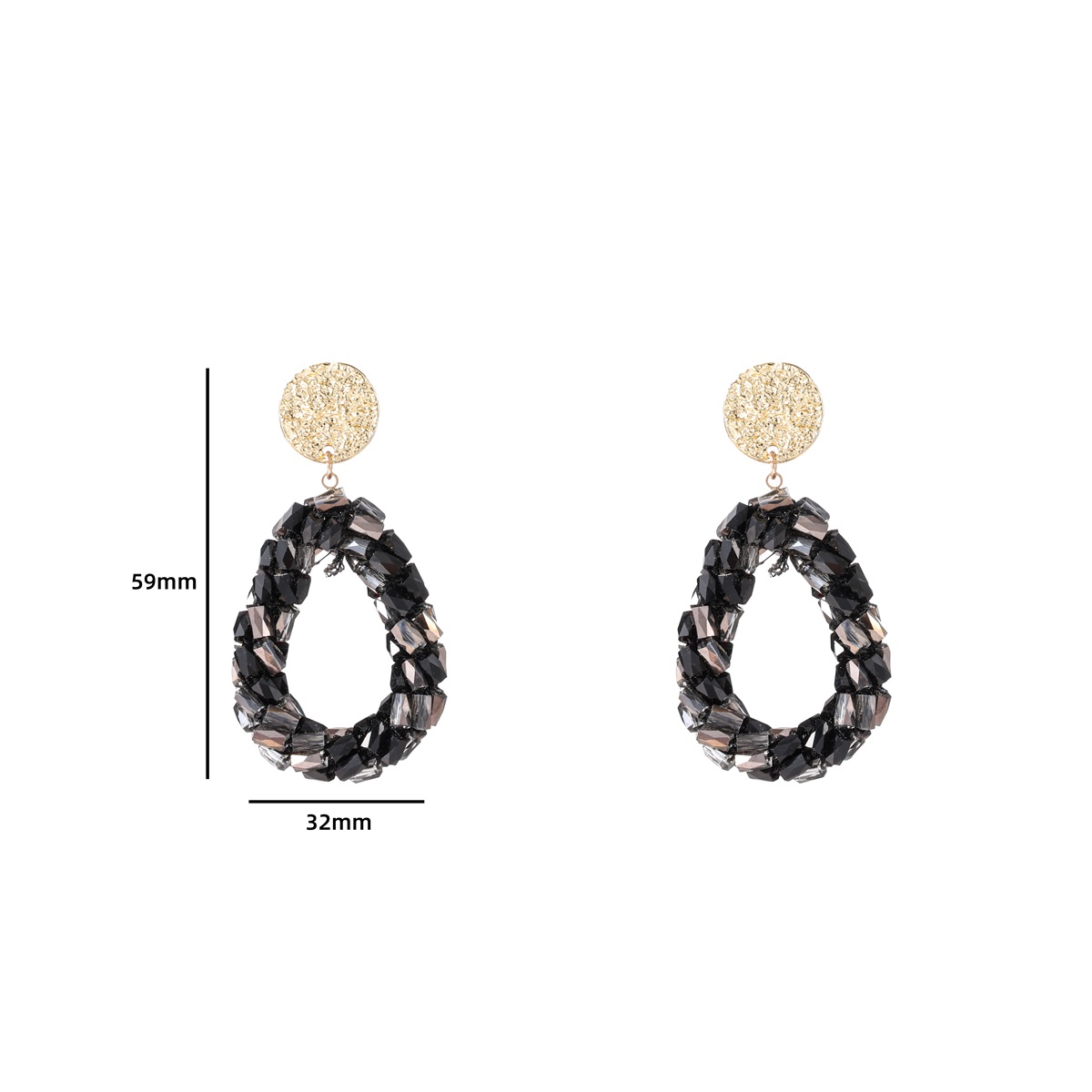 Deze oorhanger is voorzien van lange kralen die een elegante uitstraling geven. De oorhanger is gemaakt van 14K verguld materiaal en heeft een prachtige zwarte kleur. De beste manier om deze oorhanger te dragen is bij een chique avondjurk voor een echte glamoureuze look. Creëer een statement met deze stijlvolle oorsieraden. Perfect voor een avondje uit of een speciale gelegenheid. Maak je outfit compleet met deze prachtige Day & Eve oorhanger.