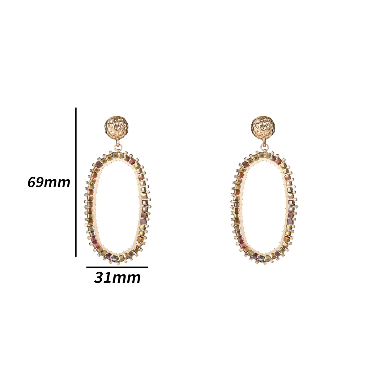 Deze prachtige oorhanger heeft een Hexagon Dangle ontwerp, gemaakt van 14K verguld materiaal met een kaneelkleurige afwerking voor een chique uitstraling. De oorbellen zijn perfect voor zowel overdag als 's avonds te dragen en voegen een vleugje glamour toe aan elke outfit. Combineer ze met een eenvoudige blouse en jeans voor een stijlvolle look. Maak je outfit compleet met deze eye-catching oorbellen!