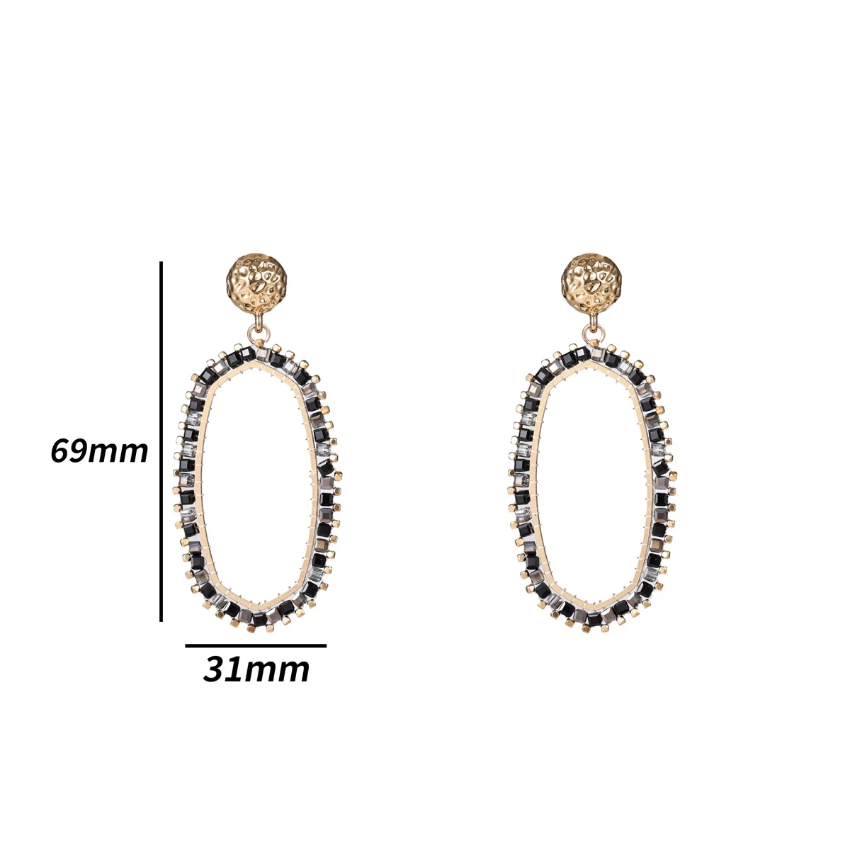 Deze prachtige Day & Eve oorhanger heeft een zeshoekige hanger met zwarte accenten en is verguld met 14 karaats goud. De oorbellen zijn veelzijdig en ideaal voor zowel overdag als 's avonds. De beste manier om ze te dragen is in combinatie met een chique outfit voor een elegante look. Maak je outfit compleet met deze glamoureuze oorbellen!