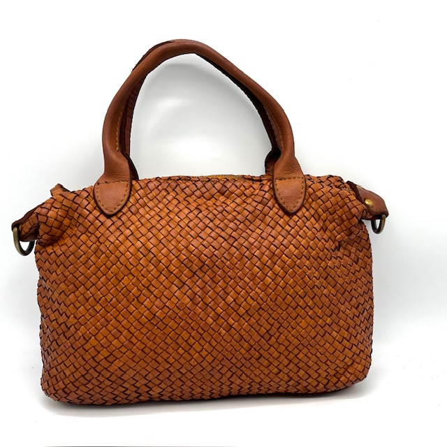 Gevlochten tas met afneembare schouderriem.
Afmetingen:
Hoogte 22cm x breed 30cm x diep 7.5cm