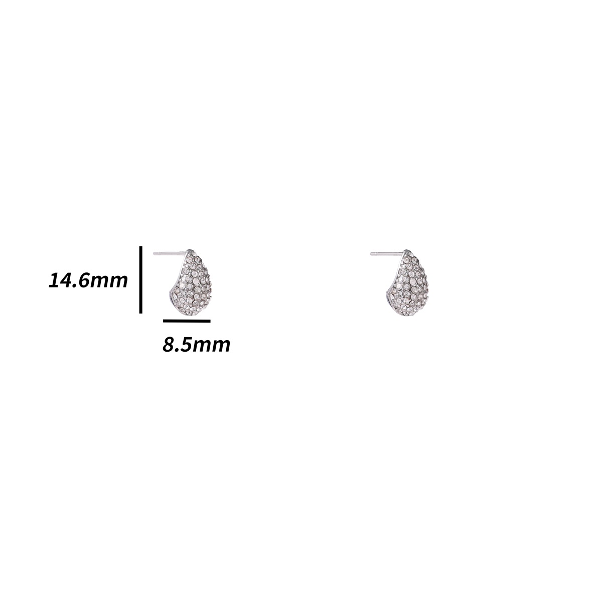 Deze prachtige oorstekers zijn gemaakt van roestvrij staal en hebben een strass-afwerking voor extra glans. De Haily Drop oorstekers zijn 15mm lang en perfect voor zowel overdag als 's avonds. Draag ze bij elke gelegenheid voor een sprankelende en elegante uitstraling. Deze oorstekers zijn makkelijk te combineren met elke outfit voor een verfijnde touch. Maak je look helemaal af met deze schitterende oorbellen!