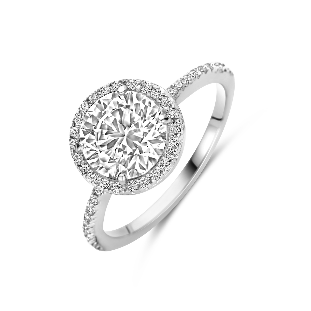Gerhodineerd 925 zilveren ring uitgevoerd met zirkonia. De ring heeft een breedte van 10.5mm.