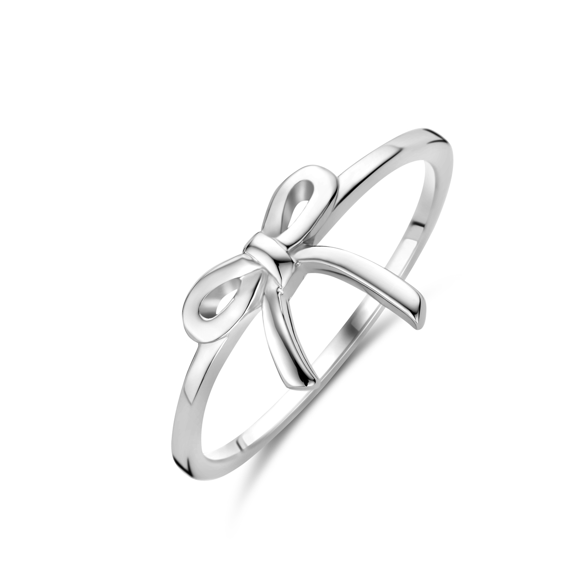 Gerhodineerd 925 zilveren uitgevoerd met een strik. De ring heeft een breedte 10mm.