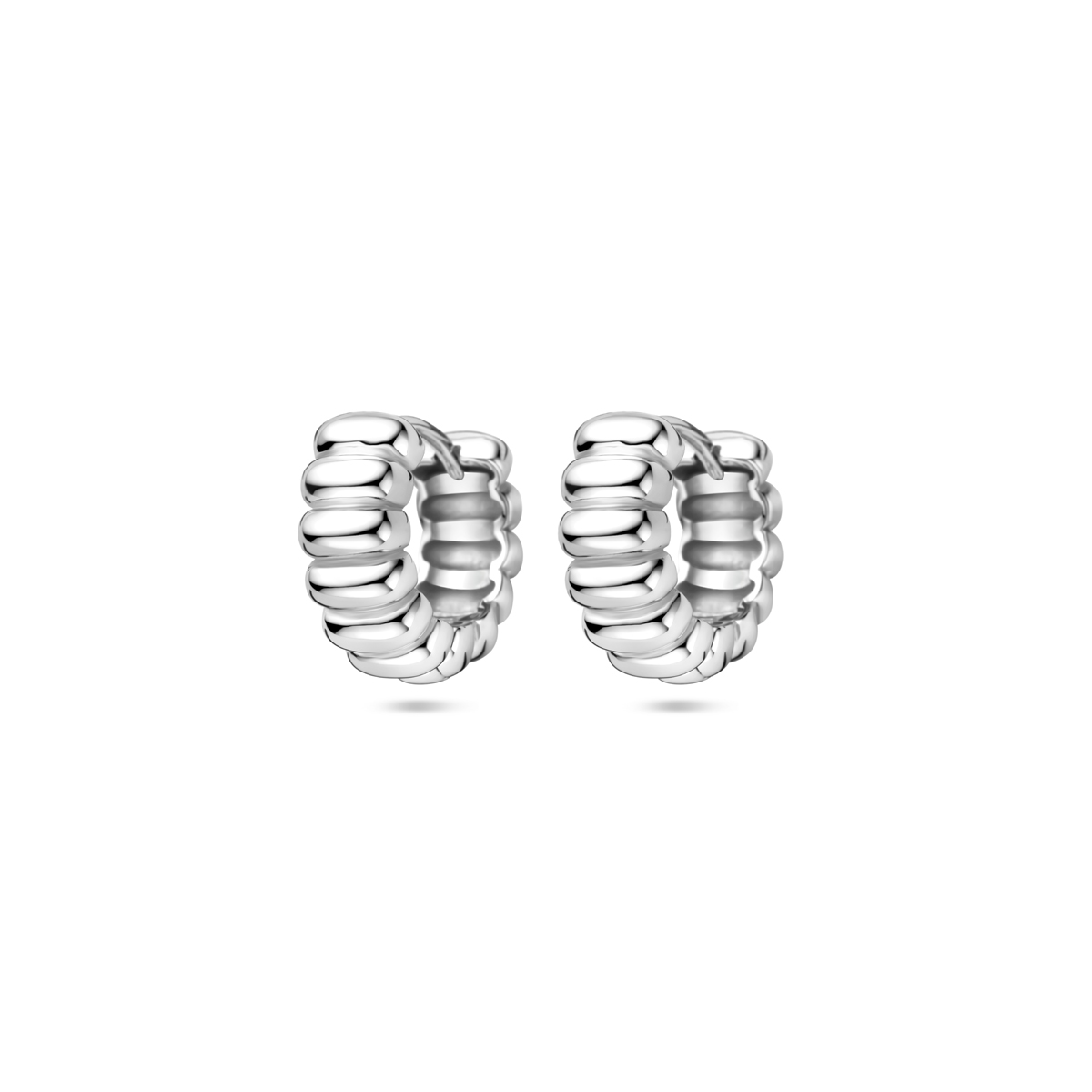 Gerhodineerd 925 zilveren klapoorringen met een afmeting van 13x5mm.