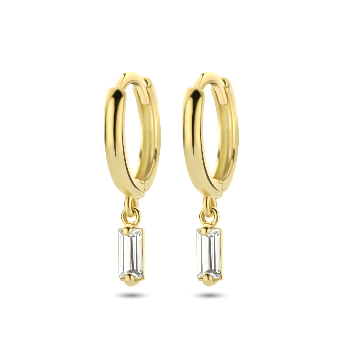14k Geelgouden klapoorringen uitgevoerd met een schitterende zirkonia. De oorringen hebben een diameter van 10.8mm.