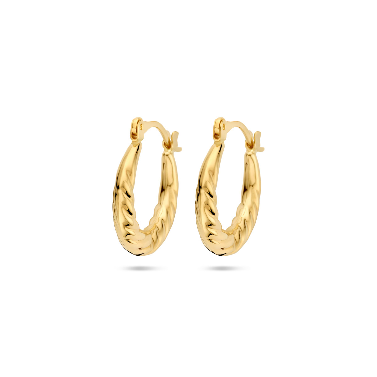 14k Geelgouden oorringen met een afmeting van 17.5x3mm.
